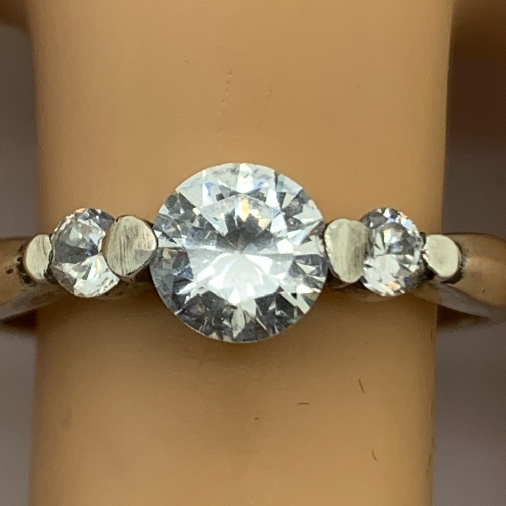 925. Vintage. Sterling Gemstone Ring Size 9